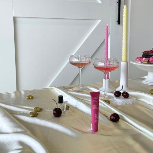 image of table and glasses