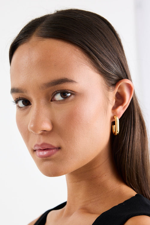 woman wearing a gold earring