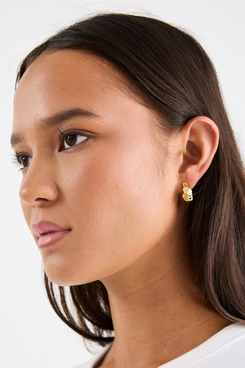 Wavy organic gold hoop earring