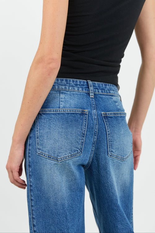 Women wearing wash blue jean and black tank
col_pattern