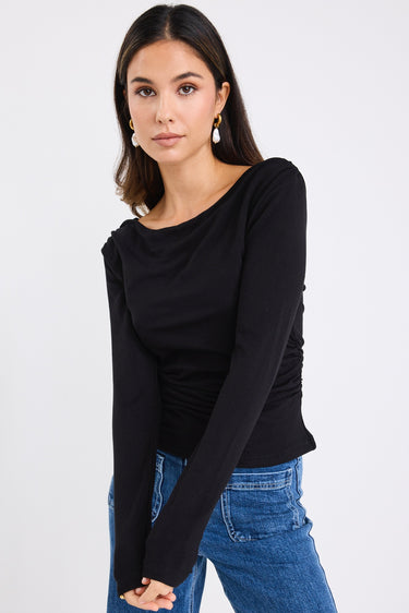 model wears a black long sleeve top with blue jeans
@col_pattern
