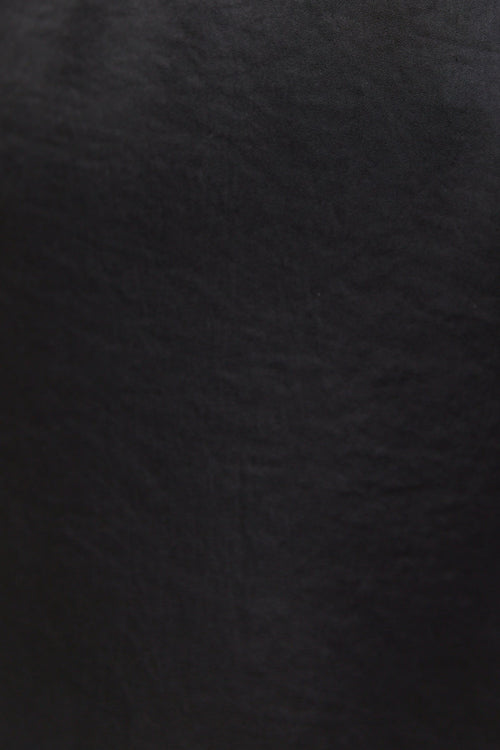 Close-up of a black fabric texture
col_pattern