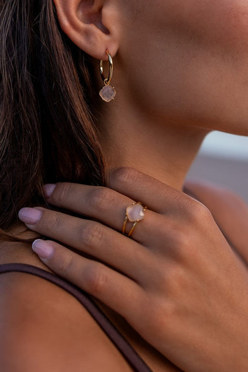 gold ring with rose quartz 