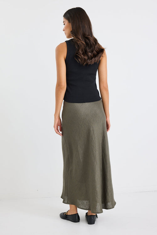 Woman wearing a khaki linen midi skirt and black tank