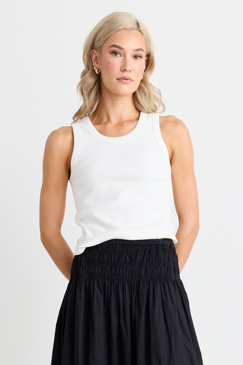 model wear white tank top and black skirt