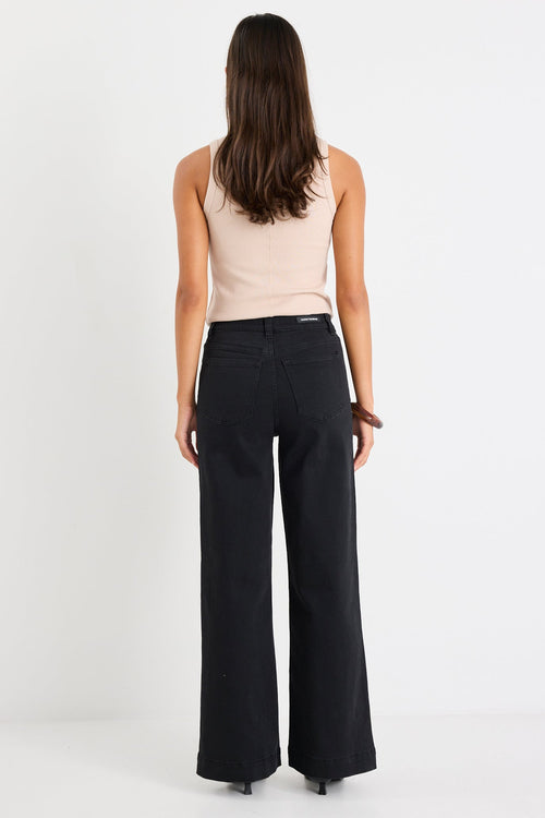 Woman wearing a zoey black jean