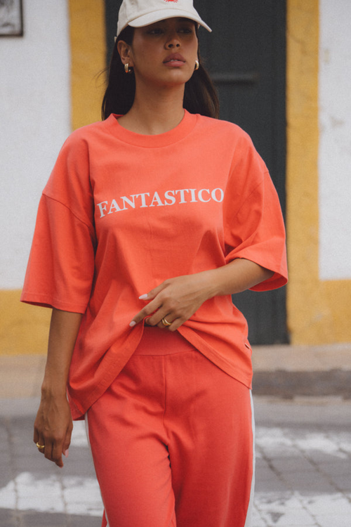 model wears red oversized tee shirt