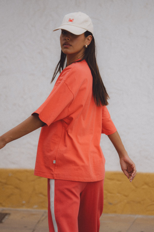 model wears red oversized tee shirt