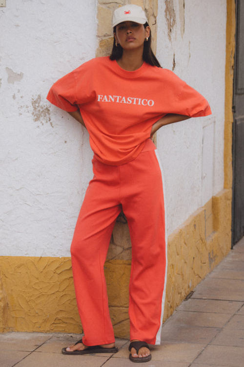 model wears red oversized tee shirt