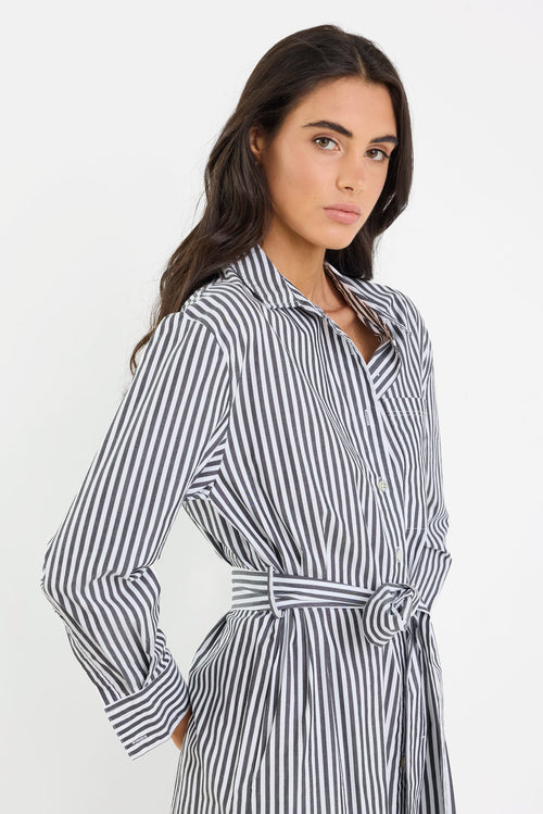 Woman wearing a black and white striped dress on a white background
col_pattern