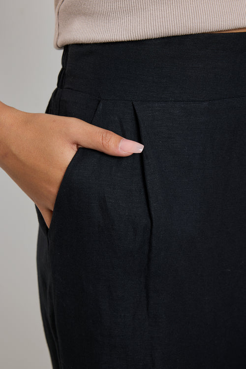 Black pant with pocket detail 