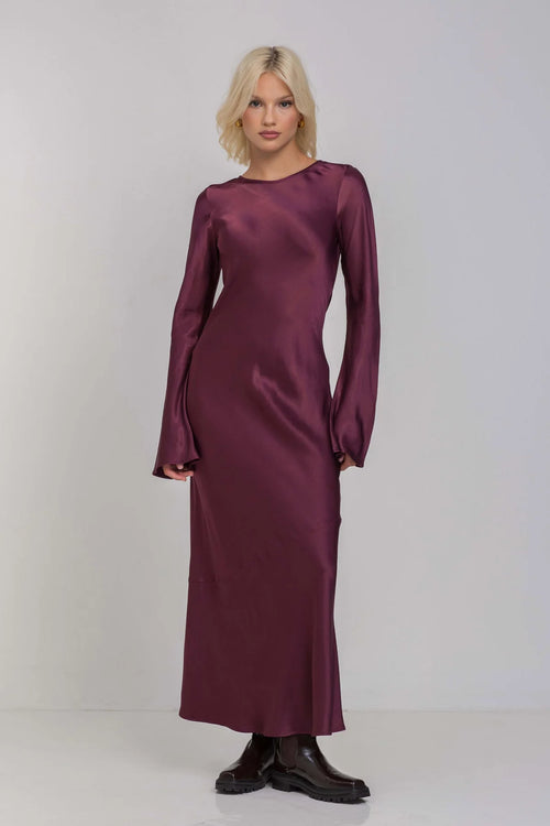 Model wears a plum Burgundy maxi long sleeve dress 