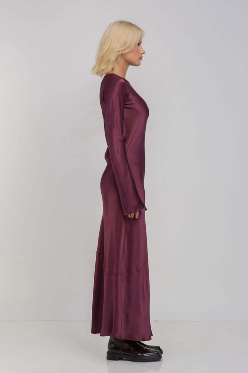 Model wears a plum Burgundy maxi long sleeve dress 