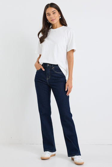 model wears a dark blue jean with a white t-shirt