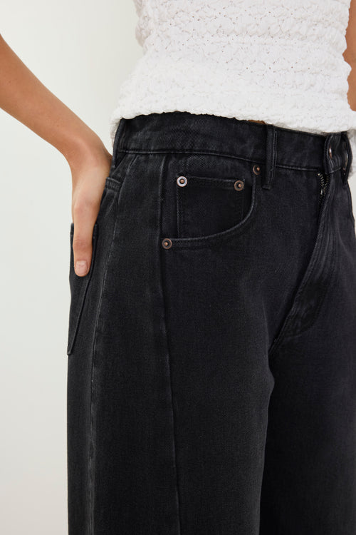 Black pants worn by a person on a white background
col_pattern