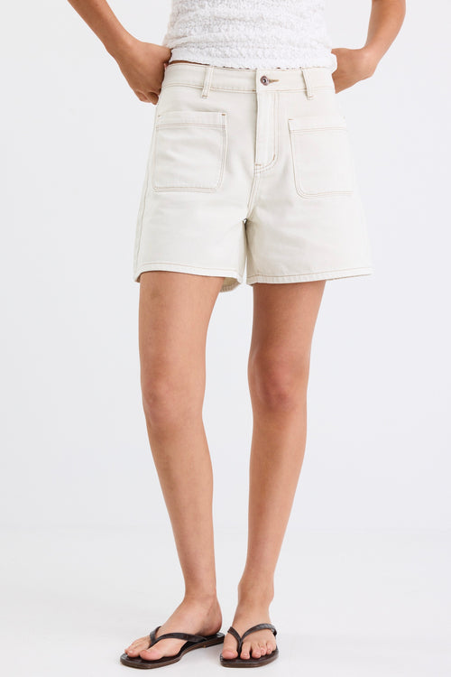 High-waisted, 100% cotton denim shorts in an ecru colour with a relaxed fit and a flattering length.
