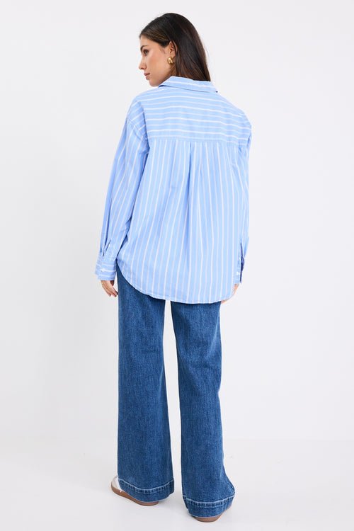 model wears a blue and white stripe shirt with dark blue jeans
col_pattern