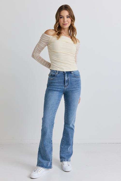 model wears blue skinny jeans