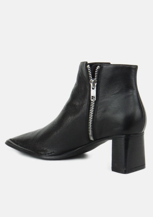 Cardia Heeled Black Leather Pointed Boot with Side Zip ACC Shoes - Boots Caverley   