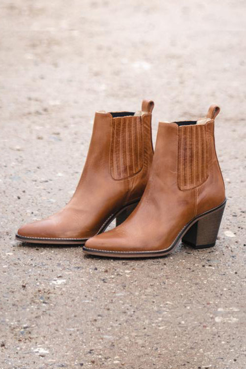 Hannah Escuvado Dark Tan Heeled Boot ACC Shoes - Boots Ivy Lee   